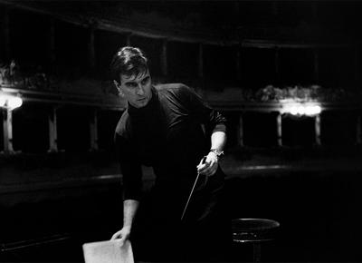 Claudio Abbado al Teatro alla Scala, 1965   ©CesareColombo