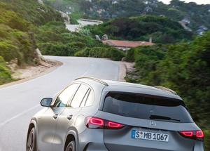 GLA, il baby suv Mercedes, lancia cinque modelli esclusivi per l’Italia