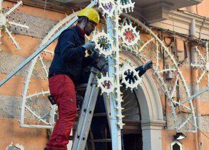 Il sindaco Decaro spegne le luminarie del clan al quartiere Libertà a Bari
