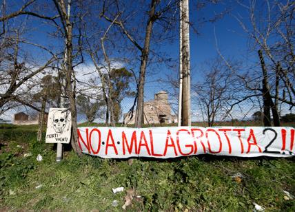Discarica Roma, “Arrestiamo Raggi e Zingaretti”: protesta contro Malagrotta 2