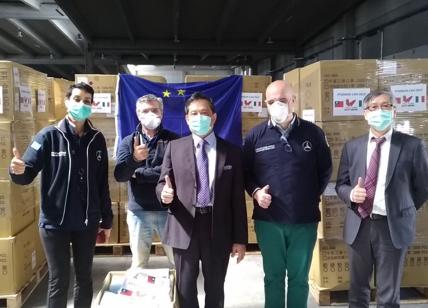 Coronavirus, arrivate a Fiumicino 500 mila mascherine donate da Taiwan