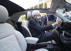 Il Presidente Mattarella al volante della nuova Fiat 500 Elettrica