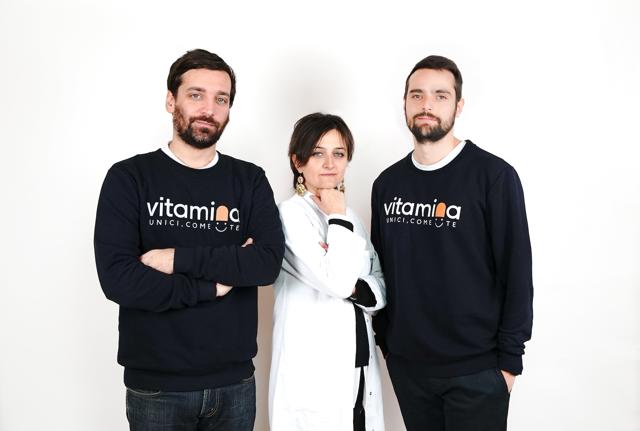 La Dott.sa Giovanna Geri tra Filippo Sala e Marco Saccenti, della startup Vitamina La Dott.sa Giovanna Geri tra Filippo Sala e Marco Saccenti, della startup Vitamina