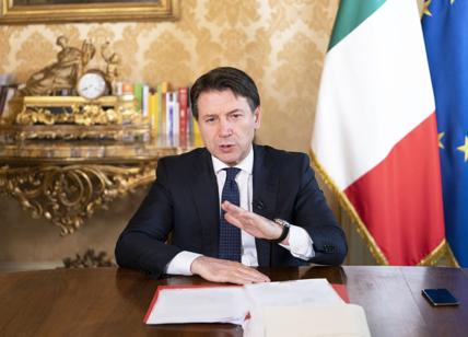 Governo, Giuseppe Conte si "blinda" con Papa Francesco e Mattarella