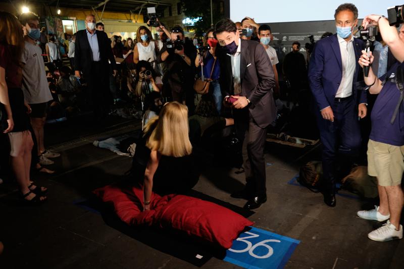 Giuseppe Conte e Olivia Paladino (foto Lapresse) Giuseppe Conte e Olivia Paladino (foto Lapresse)
