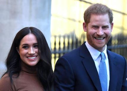 Harry e Meghan addio al marchio Sussex Royal: ‘Divieto della Regina’