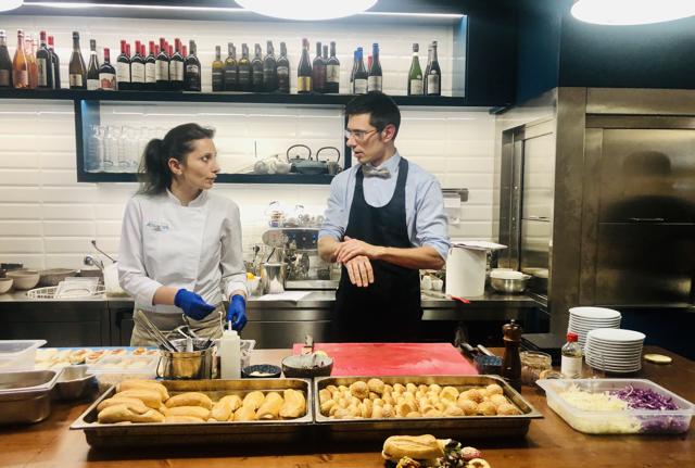 Il non chef de La Prova del cuoco, Daniele Reponi e là chef del ristorante Altrove Claudia Massara Il non chef de La Prova del cuoco, Daniele Reponi e là chef del ristorante Altrove Claudia Massara