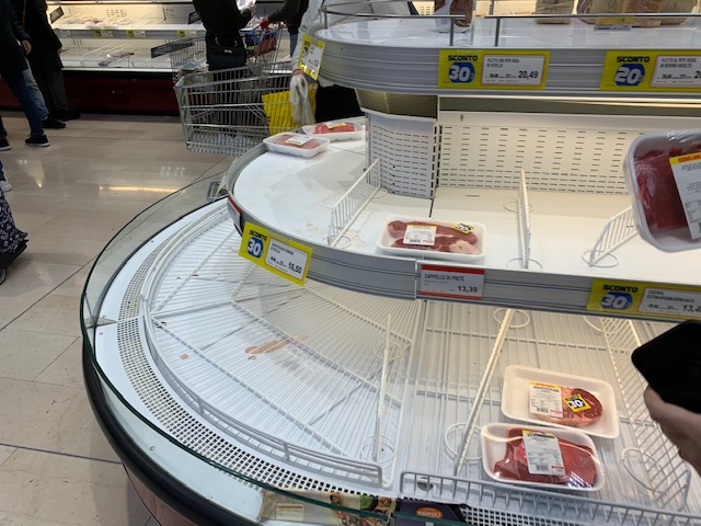 Coronavirus: supermercati presi d'assalto