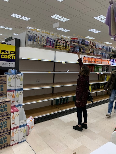 Coronavirus: supermercati presi d'assalto