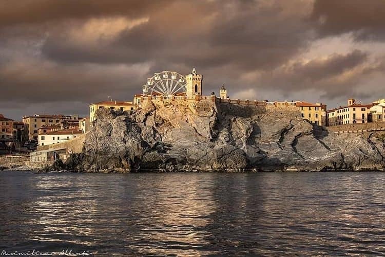 di Massimiliano Alberti - Piazza Bovio, Piombino