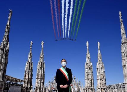 Frecce tricolori sorvolano Milano in vista del 2 giugno. FOTO