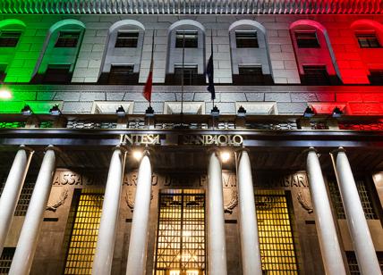 Intesa Sanpaolo: led tricolori come messaggio di speranza