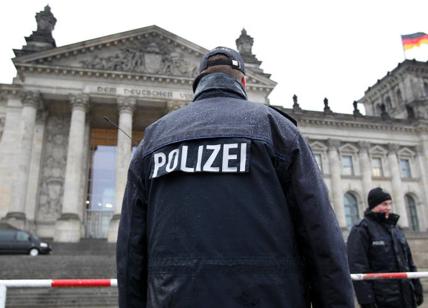 Germania, madre uccide 5 figli e tenta il suicidio: si cerca un sesto bimbo