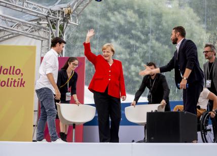 Merkel, corsa a tre per la successione: l’assenza di eredi le allunga la vita