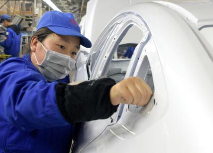 Coronavirus: Cina, vendite di auto in calo del 20,6%