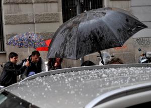 Italia divisa tra nubifragi e caldo rovente. Allerta grandinate e fulmini in nove regioni: ecco dove