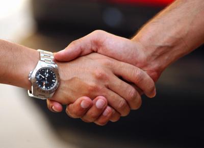 stretta di mano accordo