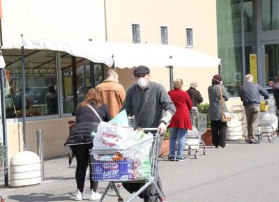spesa negozi carrello gdo mascherina coronavirus supermercati