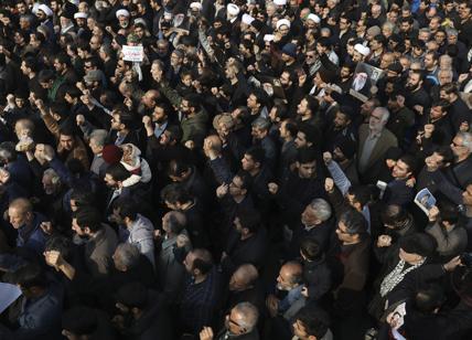 Funerali Soleimani, milioni di persone in piazza a Teheran