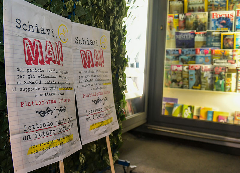 Milano : l'edicola di piazzale Lagosta (fonte Lapresse) Milano : l'edicola di piazzale Lagosta (fonte Lapresse)
