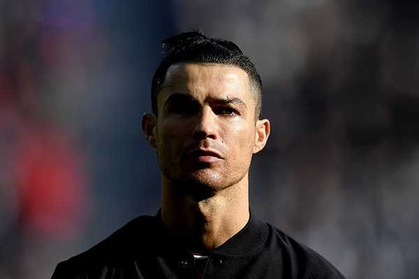 Cristiano Ronaldo, quarantena a Torino: volo sanitario e ambulanza fino a casa