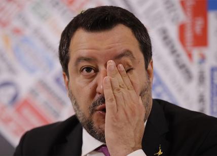 Salvini aggredito a Firenze: strappato il rosario dal collo. Attimi di paura