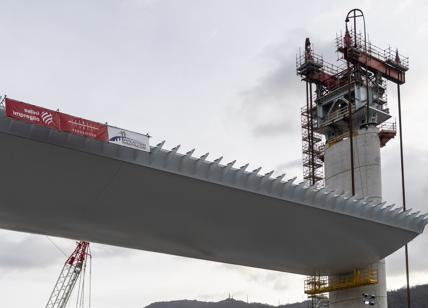 Ponte Genova, posata la maxi trave. Passo importante verso la riapertura