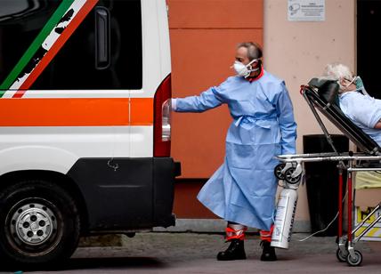 Coronavirus, Gori: "Negli ospedali stanno già scegliendo chi intubare"