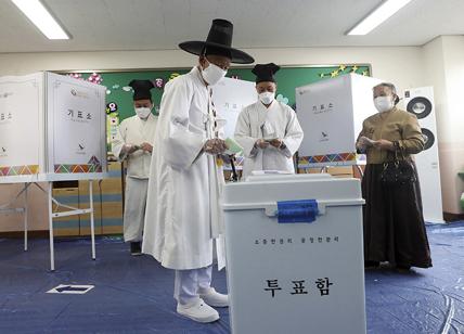 Coronavirus, elezioni parlamentari in Corea del Sud