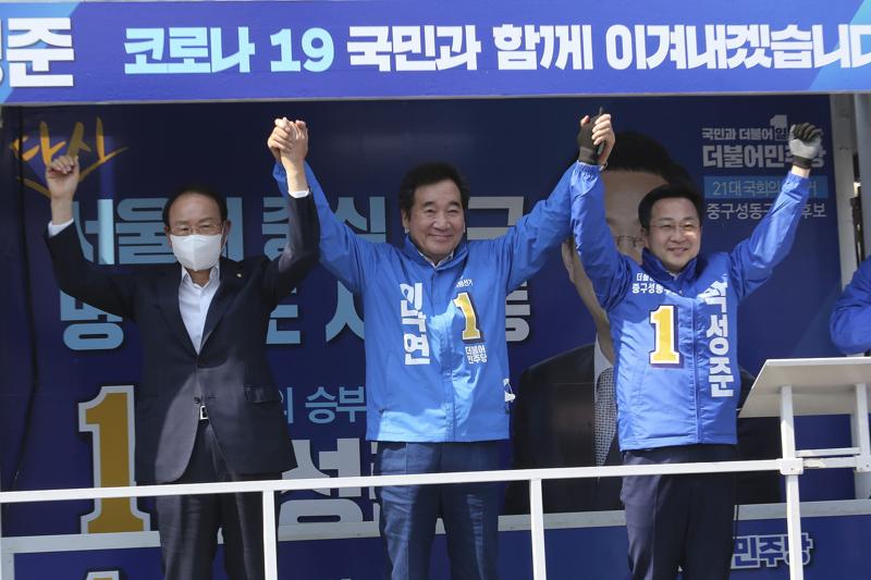 Lee Nak-yeon (Democratici), vincitore nel distretto Jongno a Seul contro Hwang Lee Nak-yeon (Democratici), vincitore nel distretto Jongno a Seul contro Hwang