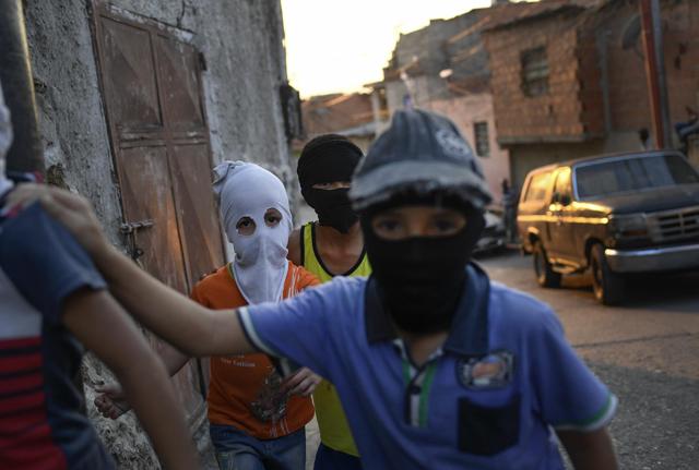 Bambini nelle strade di Caracas
