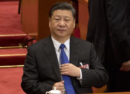 Xi lancia il nuovo miracolo cinese. Ma si interrompe 4 volte per la tosse