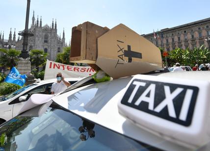 Milano, Taxi: "Senza negozi e ristoranti ripartenza lontana"