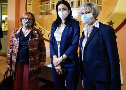 Maturità, Azzolina a Bergamo: "Chiudere le scuole è stata una ferita". FOTO
