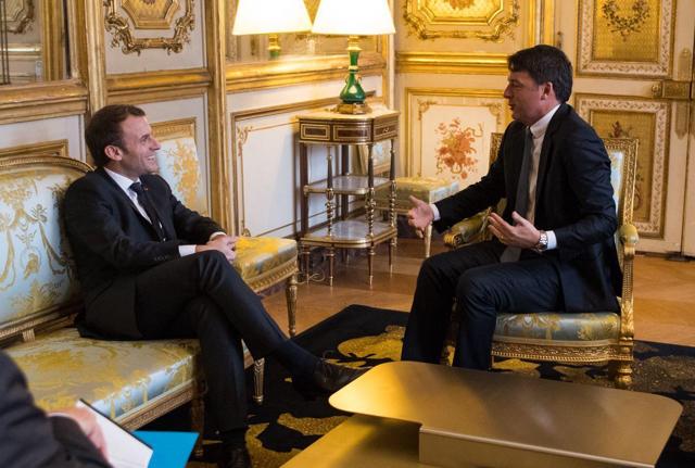 Renzi flirta ancora con Macron: "Unico vero leader politico in Europa"
