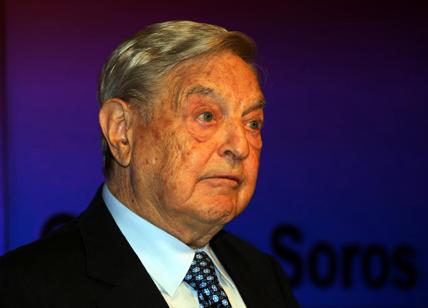 Usa 2020, Soros a Davos: "Facebook briga per far rieleggere Trump"