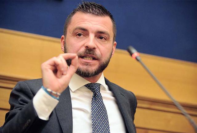 Lavoro, FdI: "La proposta della Lega? Non è lo stato che alza gli stipendi e no al ritorno delle gabbie salariali, concetto superato da tempo"