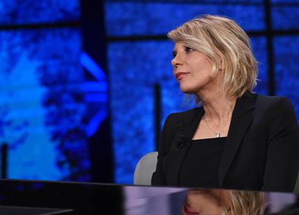 Ascolti tv, Maria De Filippi batte Nero a Metà con Claudio Amendola