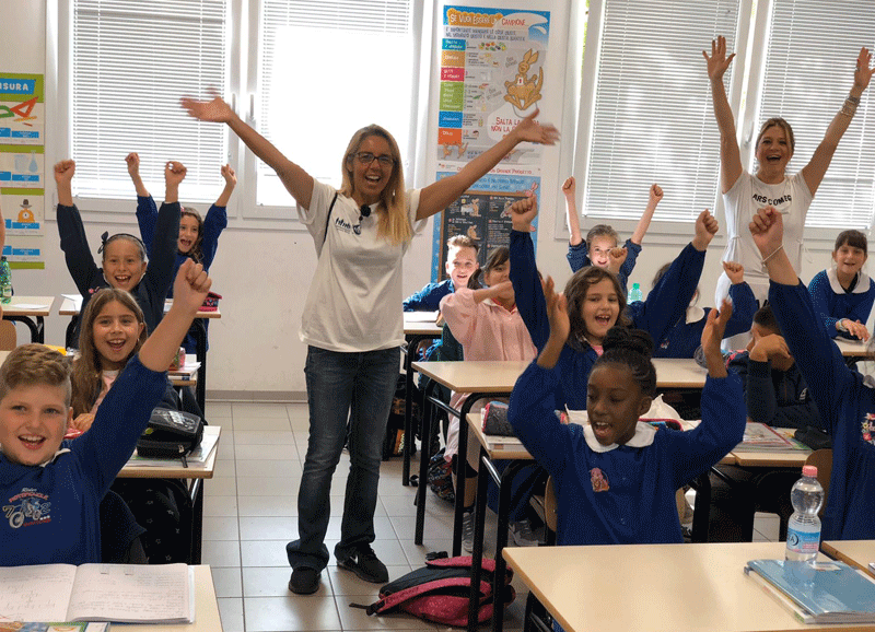 Mariavittoria Rava nella scuola elementare di Cascia ricostruita dalla Fondazione dopo il terremoto in Centro Italia Mariavittoria Rava nella scuola elementare di Cascia ricostruita dalla Fondazione dopo il terremoto in Centro Italia