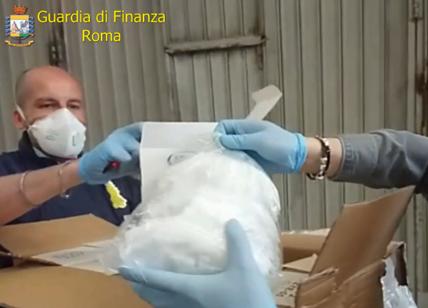 Coronavirus, 320 mila mascherine illegali: il tesoro in mano a un imprenditore