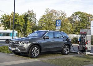 Mercedes si conferma leader nel settore elettrico tra i costruttori premium