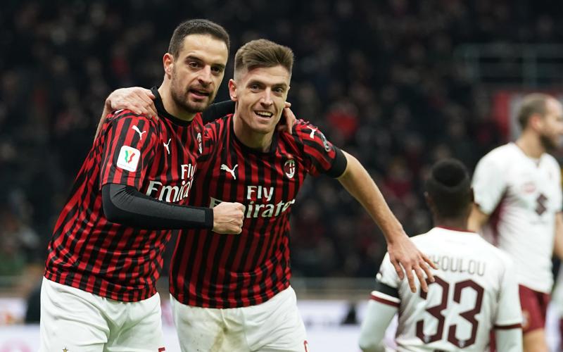 Giacomo Bonaventura e Krzysztof Piatek (foto Lapresse) Giacomo Bonaventura e Krzysztof Piatek (foto Lapresse)