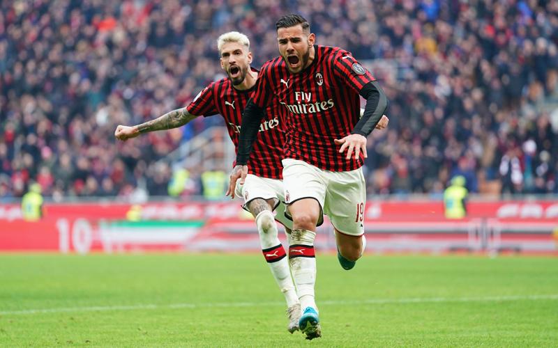 Theo Hernandez - Samu Castillejo (foto Lapresse) Theo Hernandez - Samu Castillejo (foto Lapresse)