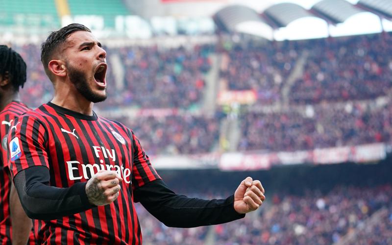 Theo Hernandez - Samu Castillejo (foto Lapresse) Theo Hernandez - Samu Castillejo (foto Lapresse)