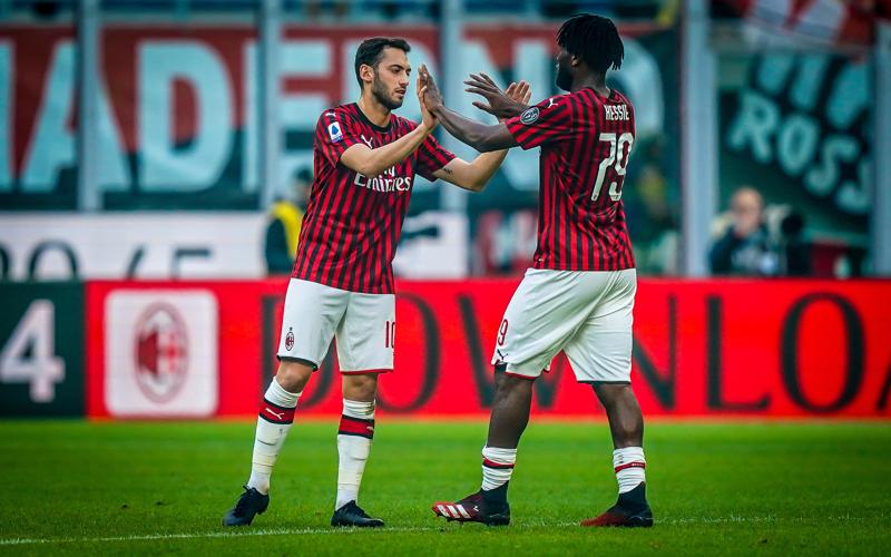 Calhanoglu - Kessie (foto Lapresse) Calhanoglu - Kessie (foto Lapresse)