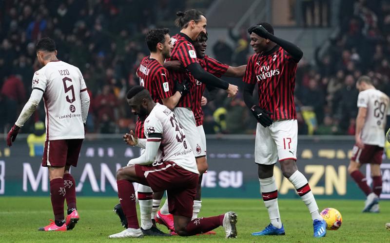 Zlatan Ibrahimovic, Calhanoglu e Rafael Leao (foto Lapresse) Zlatan Ibrahimovic, Calhanoglu e Rafael Leao (foto Lapresse)
