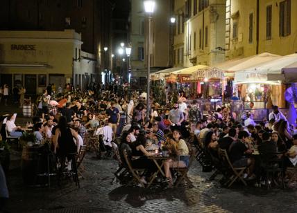 Movida folle a Roma, alcool a fiumi e assembramenti: chiusi 10 locali