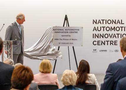il Principe Carlo inaugura il nuovo centro di ricerca automobilistica in GB