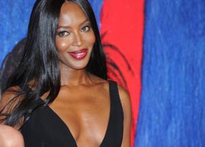 Naomi Campbell foto da infarto per la Venere Nera che salta Sanremo 2021