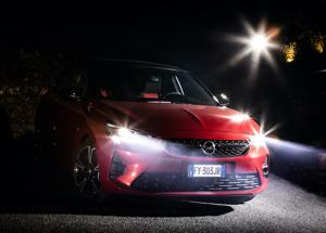 Sulla nuova Opel Corsa debuttano i fari a Matrice di LED